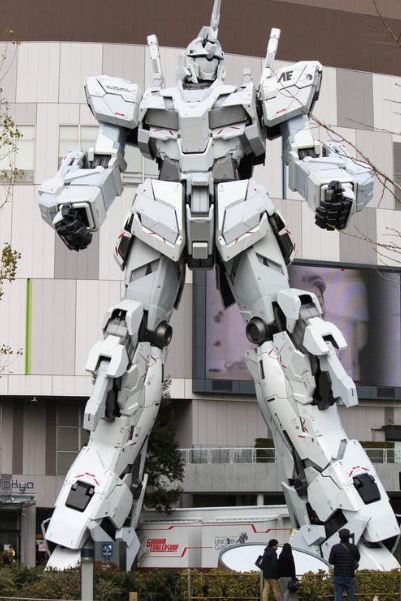 gray robot statue